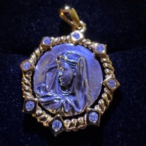 New Gold and Silver Pendant with Intricate Design